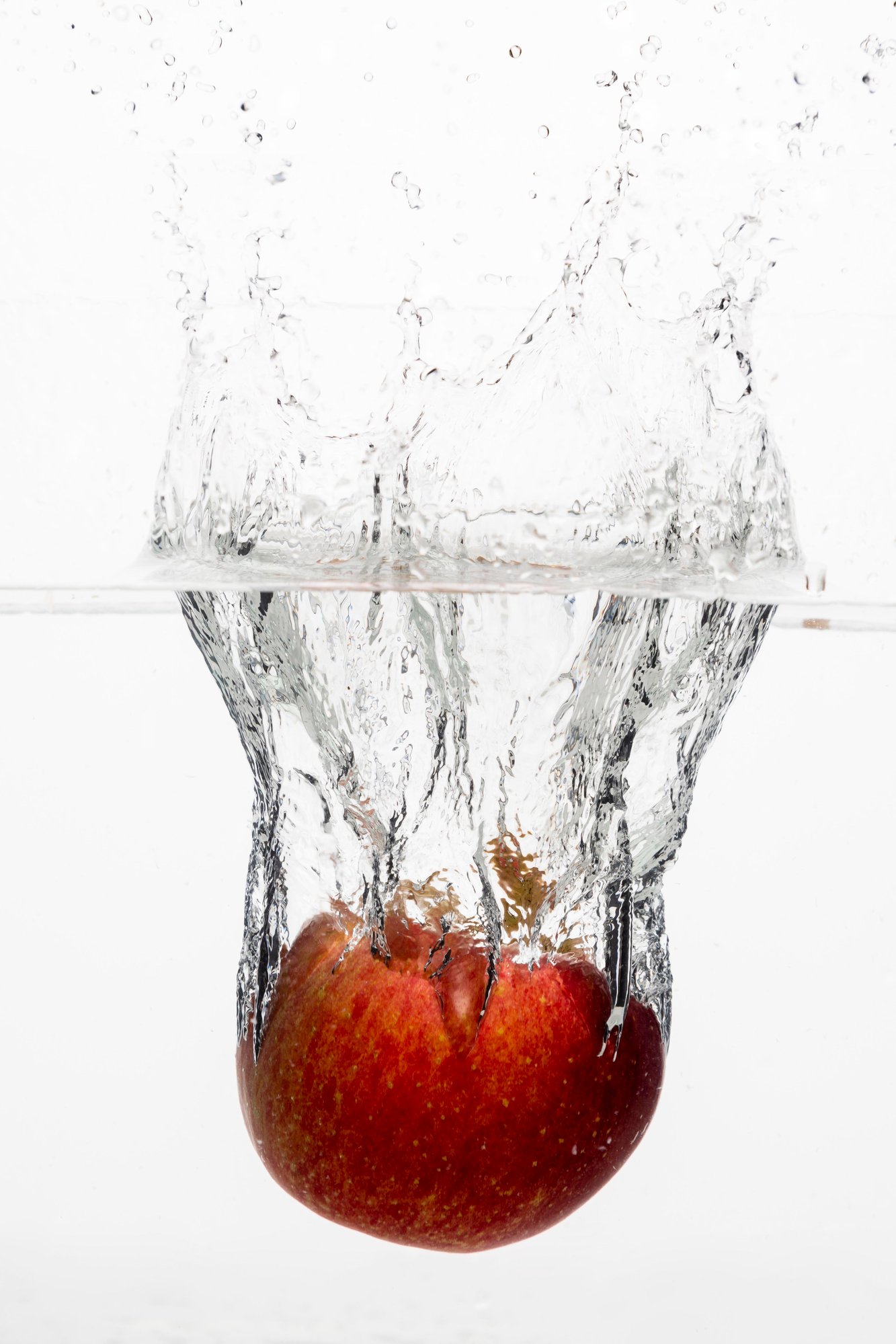 front-view-red-apple-water